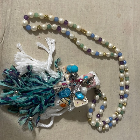 Religious beaded cross necklace. - Picture 1 of 4